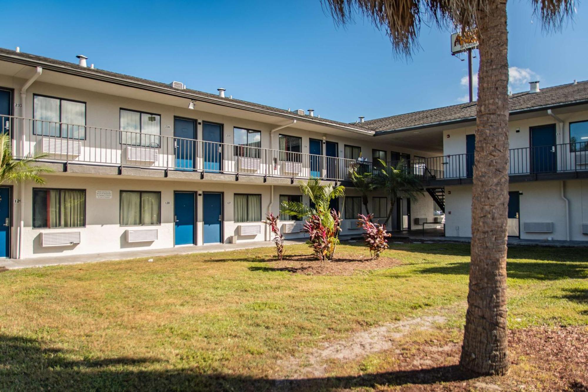 Motel 6-Ft. Pierce, Fl Fort Pierce Bagian luar foto
